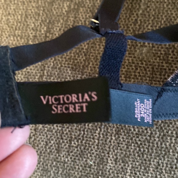 Victorias secret 34DD special edition bra and thing set - Picture 5 of 10